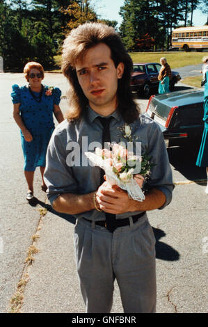 Atlanta, GA, Stati Uniti d'America. 28 Agosto, 2006. John Karr detiene il bouquet nuziale ha catturato a amico del 1987 matrimonio a Smirne, GA. © Robin Rayne Nelson/ZUMA filo/Alamy Live News Foto Stock