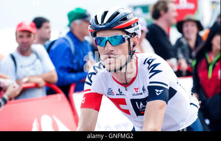 Peña Cabarga, Spagna. 31 Agosto, 2016. Dries Devenyns (IAM ciclismo) termina l'undicesima tappa della corsa di ciclismo de 'La Vuelta a España " (Tour di Spagna) tra Colunga e Peña Cabarga su agosto 31, 2016 a Peña Cabarga, Spagna. Credito: David Gato/Alamy Live News Foto Stock