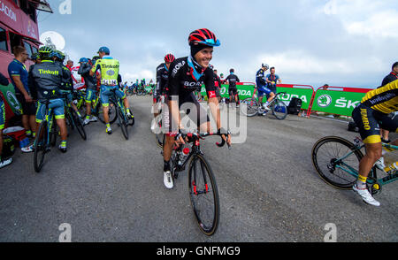 Peña Cabarga, Spagna. 31 Agosto, 2016. I ciclisti dopo il finlandese della undicesima tappa della corsa di ciclismo de 'La Vuelta a España " (Tour di Spagna) tra Colunga e Peña Cabarga su agosto 31, 2016 a Peña Cabarga, Spagna. Credito: David Gato/Alamy Live News Foto Stock