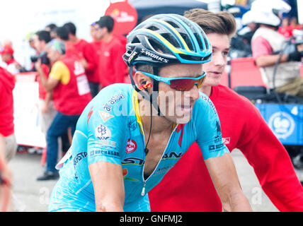 Peña Cabarga, Spagna. 31 Agosto, 2016. Michele Scarponi (Astana) termina l'undicesima tappa della corsa di ciclismo de 'La Vuelta a España " (Tour di Spagna) tra Colunga e Peña Cabarga su agosto 31, 2016 a Peña Cabarga, Spagna. Credito: David Gato/Alamy Live News Foto Stock