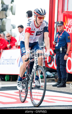 Peña Cabarga, Spagna. 31 Agosto, 2016. Marcel Wyss (IAM ciclismo) termina l'undicesima tappa della corsa di ciclismo de 'La Vuelta a España " (Tour di Spagna) tra Colunga e Peña Cabarga su agosto 31, 2016 a Peña Cabarga, Spagna. Credito: David Gato/Alamy Live News Foto Stock