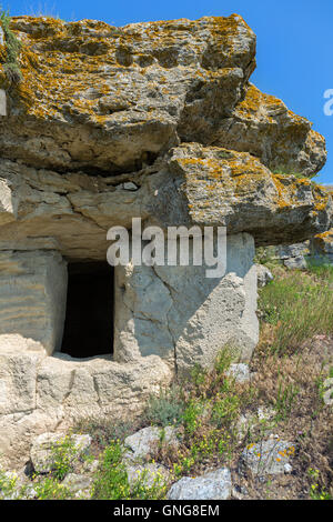 Antiche miniere in montagna Opuk. Opuksky Riserva è situato sulla costa meridionale della penisola di Kerch. Foto Stock