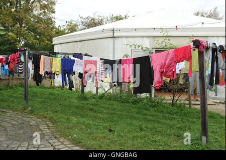 "Improvvisato rifugio dei rifugiati nel campo di giovani ''tenda" a Monaco di Baviera, 2014' Foto Stock