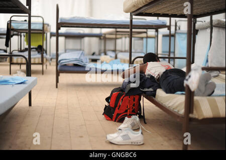 "Improvvisato rifugio dei rifugiati nel campo di giovani ''tenda" a Monaco di Baviera, 2014' Foto Stock