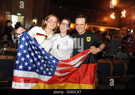 Coppa del Mondo FIFA 2014: Ventole presso il public viewing a Monaco di Baviera, 2014 Foto Stock