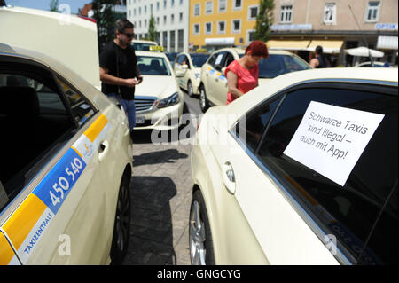 Monaco di Baviera i tassisti protesta contro i concorrenti online, 2014 Foto Stock