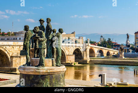 Un monumento di barcaioli di Salonicco a Skopje - Macedonia Foto Stock