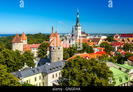 Il centro storico di Tallinn, patrimonio UNESCO in Estonia Foto Stock