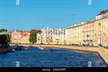 Il fiume Fontanka Embankment a San Pietroburgo - Russia Foto Stock