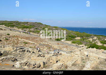 Gli scavi della antica città di Tharros, la penisola del Sinis, Oristano, Sardegna, Italia Provincia, Europa Foto Stock