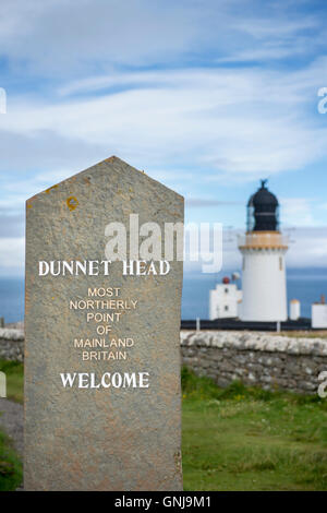 Il faro di Dunnett testa in Scozia, il punto più settentrionale sul territorio continentale del Regno Unito Foto Stock