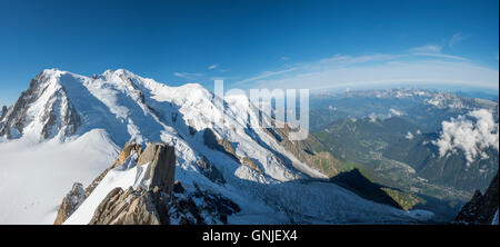 Mont Blanc e il ghiacciaio della valle e vista panoramica Foto Stock