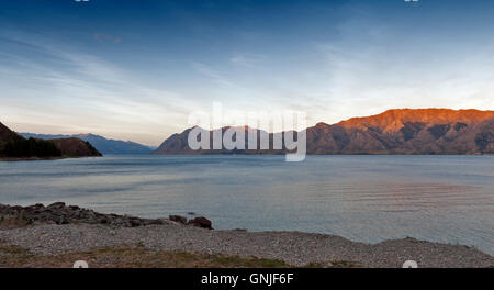 Lago Hawea, un popolare resort si trova nella regione di Otago di Nuova Zelanda Foto Stock