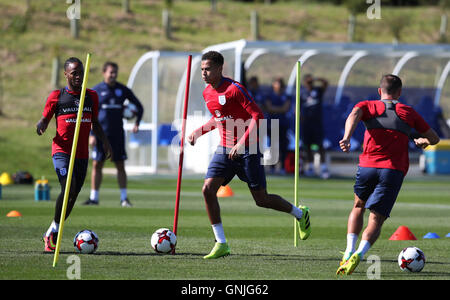 L'Inghilterra del dele Alli (centro) durante una sessione di allenamento presso il St George's Park, Burton. Picture Data: martedì 30 agosto, 2016. Vedere PA storia calcio Inghilterra. Foto di credito dovrebbe leggere: Nick Potts/filo PA. Foto Stock