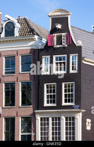 La tradizionale architettura olandese - case ornate all'angolo di Keizersgracht e Regilersgracht in Amsterdam, Olanda Foto Stock