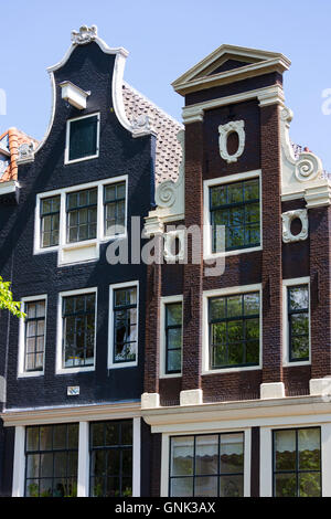 Banca Canale di Beagle ornati case a capanna - Olandese gables - sul Brouwersgracht in Amsterdam, Olanda Foto Stock