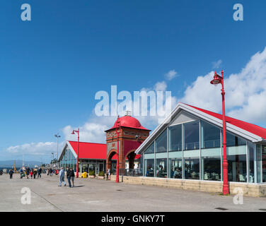 Caffè e Ee-Usk ristorante sul molo nord in porto a Oban , Argyll and Bute, Scotland, Regno Unito Foto Stock