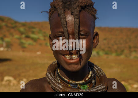 Ritratto di giovane capra herder, 14 anni, Namibia, Africa Foto Stock