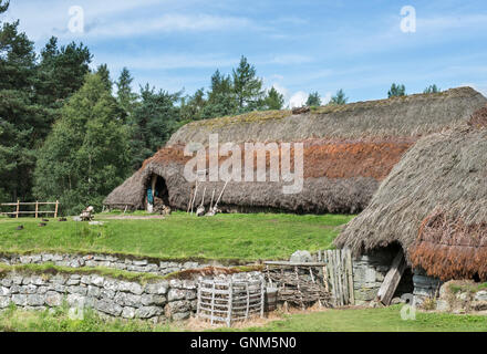 Stile tradizionale croft house all'aria aperta Highland Folk Museum di Newtonmore, Highland, Scozia Foto Stock