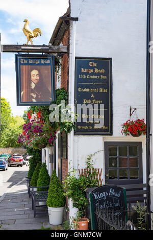 Xv secolo il kings Head Pub, piazza della chiesa vecchia Shepperton, Shepperton, Surrey, England, Regno Unito Foto Stock