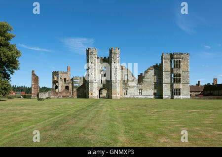 Cowdray rovine del castello, Midhurst West Sussex, in Inghilterra Foto Stock