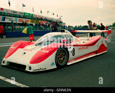 Colpo di archivio del mondo Toyota auto sportiva a Silverstone sulla griglia di ultima gara in assoluto in campionato 1993 Foto Stock