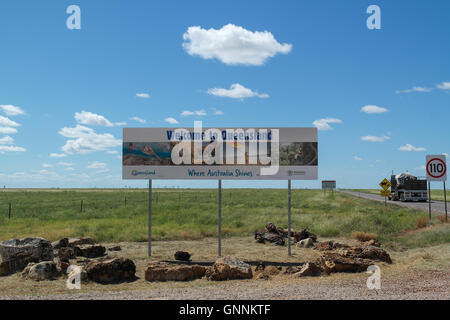 Benvenuti al Queensland cartello stradale nell'Outback - Australia Foto Stock