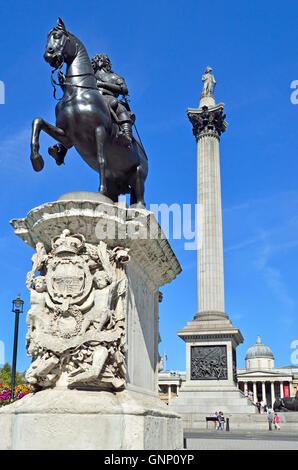 Londra, Inghilterra, Regno Unito. Trafalgar Square. Nelson della colonna, la Galleria Nazionale e la statua di Carlo I Foto Stock