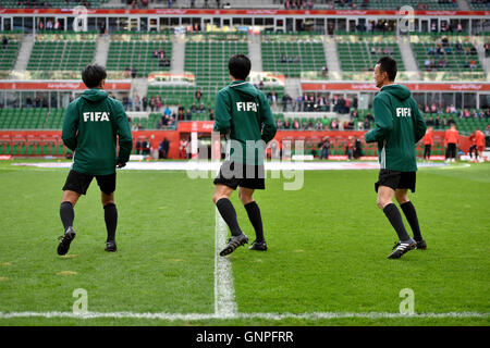 WROCLAW, Polonia - 26 Marzo 2016: arbitro warm-up prima di calcio internazionale amichevole Polonia vs Finlandia 5:0. Foto Stock