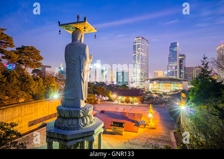 Il Big Buddha nel Tempio Bongeunsa - Seoul, Corea del Sud. Foto Stock