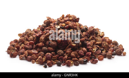 Cumulo di pepe di Sichuan (semi di Zantoxylum simulans). Conosciuto anche come il cinese di coriandolo, thingye Szechuan(Szechwan peppe). Foto Stock