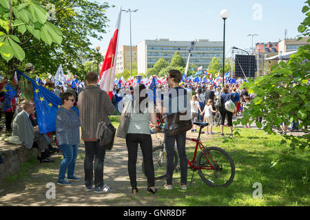 Varsavia, Polonia, dimostrazione di circa Oppositionsbuendnises bipartisan per il salvataggio della democrazia polacca Foto Stock