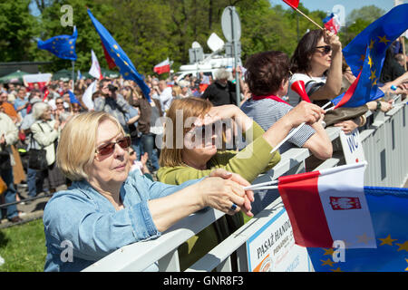 Varsavia, Polonia, dimostrazione di circa Oppositionsbuendnises bipartisan per il salvataggio della democrazia polacca Foto Stock