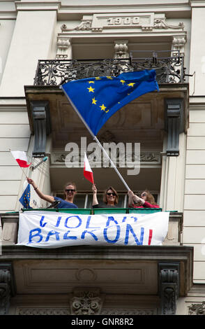 Varsavia, Polonia, dimostrazione di circa Oppositionsbuendnises bipartisan per il salvataggio della democrazia polacca Foto Stock