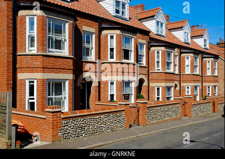 Fila di stile moderno e case a schiera, sheringham, North Norfolk, Inghilterra Foto Stock