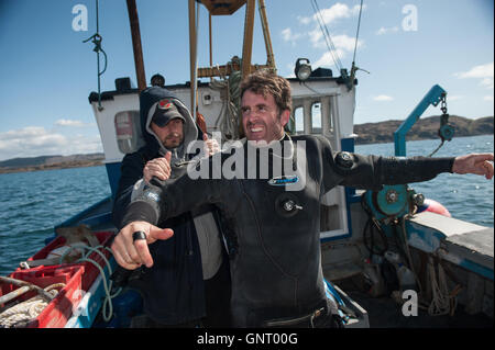 Tobermory, Regno Unito, shell la pesca con le loro barche off The Isle of Mull Foto Stock