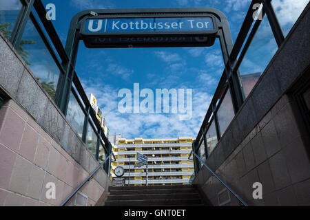 Berlino, Germania, ingresso al Kottbusser Tor stazione della metropolitana Foto Stock