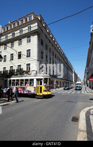 Lisbona, Portogallo, all'intersezione Rua Aurea, Rua de Conceicao Foto Stock