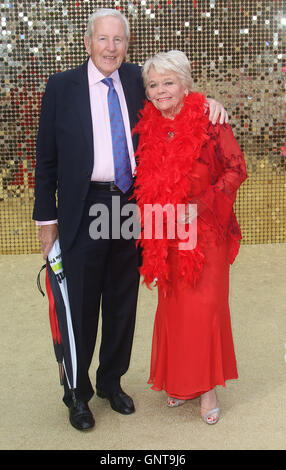 Giugno 29, 2016 - Judith Chalmers frequentando prima mondiale di "assolutamente favoloso: il film' di Odeon Leicester Square in Lond Foto Stock