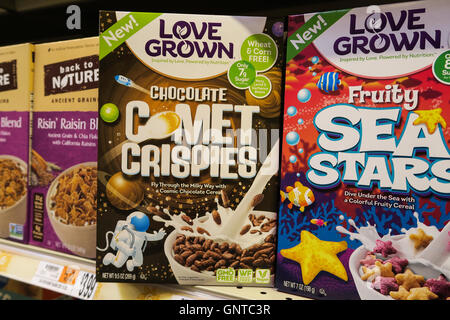 "L'amore" coltivati a cereali Wegmans Fruttivendolo, Westwood, Massachusetts, STATI UNITI D'AMERICA Foto Stock