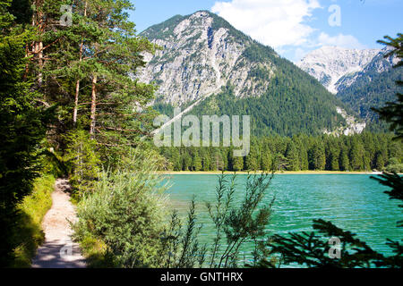 Vista sul bellissimo lago Heiterwangersee in Austria, Europa Foto Stock