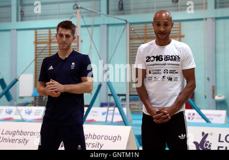 Max Whitlock esegue una masterclass in ginnastica per gli atleti il primo giorno di scuola Giochi 2016, Loughborough University. Stampa foto di associazione. Picture Data: giovedì 1 settembre 2016. Foto Stock