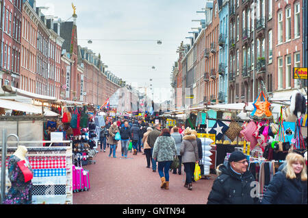 Le persone al mercato di Albert Cuyp in Amsterdam. Foto Stock