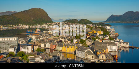 Vista di Alesund da Fjellstua, Mt. Aksla, Kevin Lookout, Alesund, Norvegia, More og Romsdal, Scandanavia Foto Stock