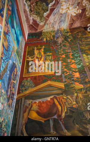 Il Municipio di Oslo, Coloful Galleria Est, dettaglio da Per Krohg 'City & Country' Oslo, Norvegia Foto Stock