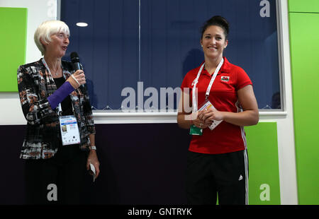 La baronessa Luisa Rossi Campbell parla di Natalie Powell durante un evento VIP il primo giorno di scuola Giochi 2016, Loughborough University. Stampa foto di associazione. Picture Data: giovedì 1 settembre 2016. Foto Stock