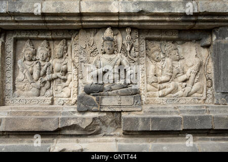 Tempio indù intagli a Prambanan Unesco World Heritage Site in Java Foto Stock