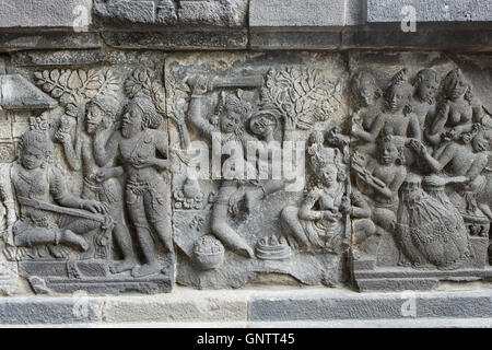 Tempio indù intagli a Prambanan Unesco World Heritage Site in Java Foto Stock