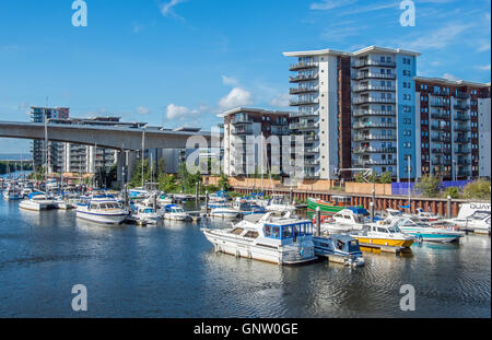 Cardiff Marina presso il fiume Ely, tra Cardiff e Penarth nel Galles del Sud, pieno di imbarcazioni da diporto Foto Stock