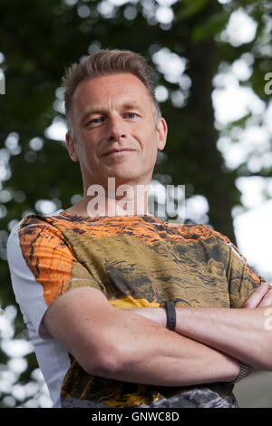 Chris Packham, il naturalista inglese, fotografo di natura, presentatore televisivo e autore, a Edinburgh International Book Festival. Edimburgo, Scozia. 14 Agosto 2016 Foto Stock